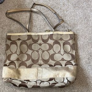 Large coach handbag